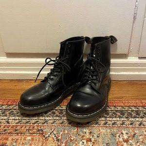 DR. MARTENS 1460 Womens Boots